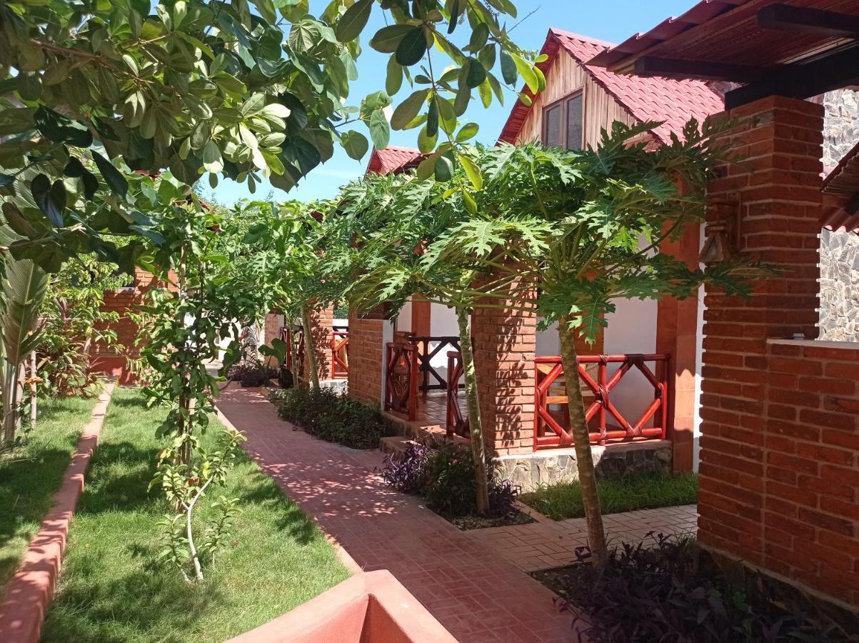 Bungalows Y Cabanas, Las Barracas De La Barra Malucano Eksteriør bilde